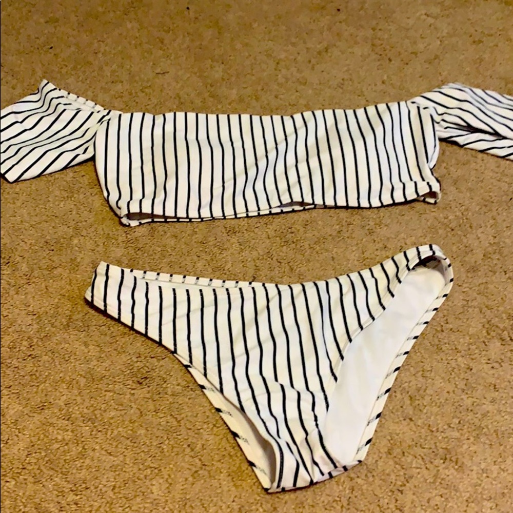 Bathing suit - Picture 1 of 1